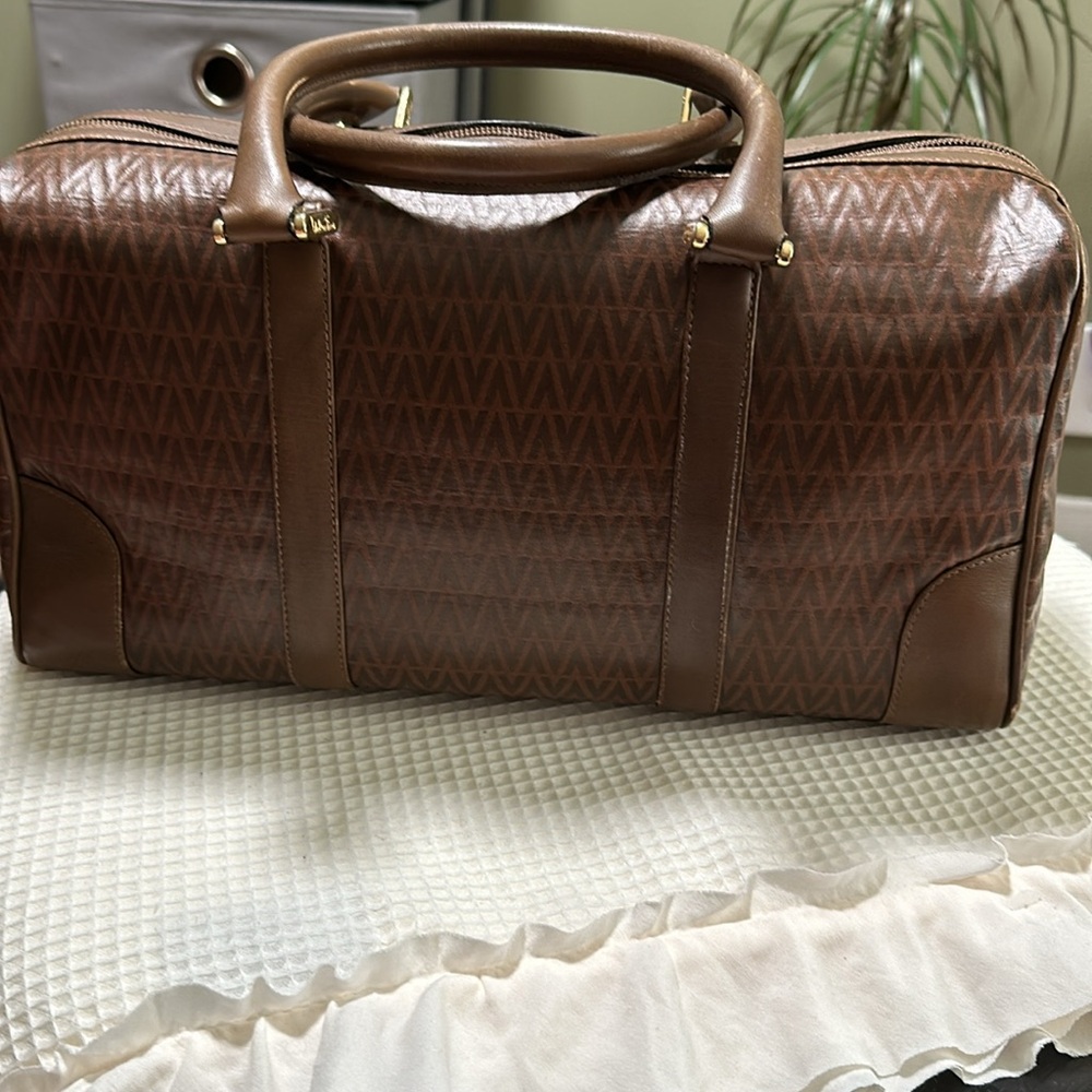 Vintage Mario Valentino Authentic Leather Handbag Made in Italy Firm